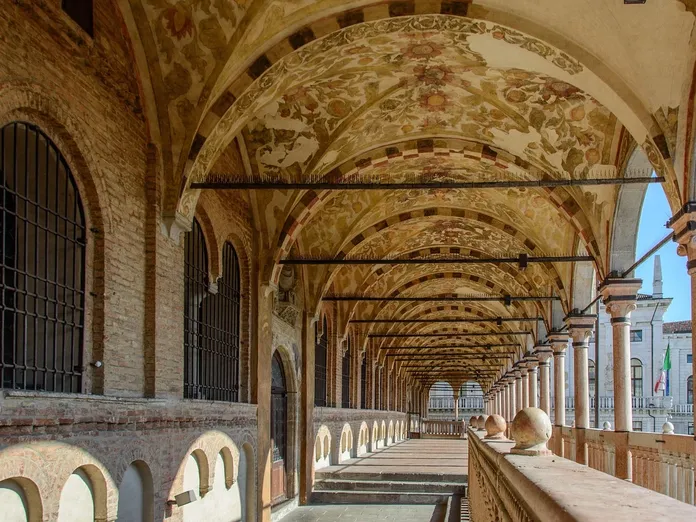 citta-dei-papi-anagni-palazzo-della-ragione-la-lente-web
